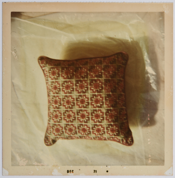 مطرزات فلسطينية تراثية من انتاج انعاش المخيم