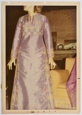 مطرزات فلسطينية تراثية من انتاج انعاش المخيم