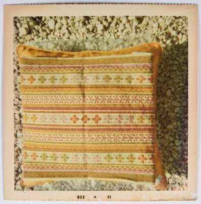 مطرزات فلسطينية تراثية من انتاج انعاش المخيم