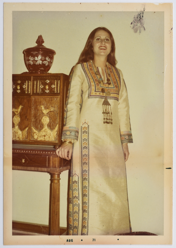 مطرزات فلسطينية تراثية من انتاج انعاش المخيم