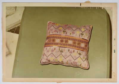 مطرزات فلسطينية تراثية من انتاج انعاش المخيم