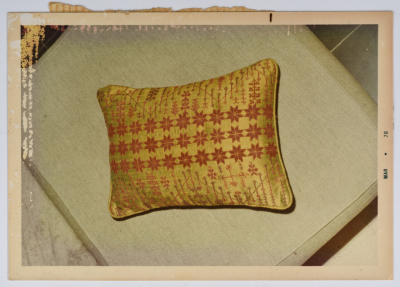 مطرزات فلسطينية تراثية من انتاج انعاش المخيم