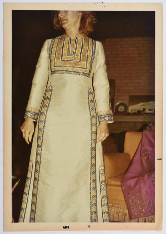 مطرزات فلسطينية تراثية من انتاج انعاش المخيم