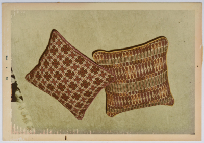 مطرزات فلسطينية تراثية من انتاج انعاش المخيم