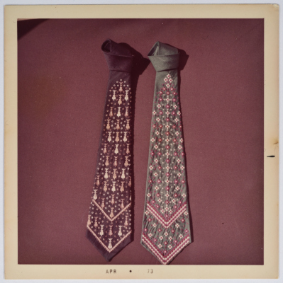 مطرزات فلسطينية تراثية من انتاج انعاش المخيم