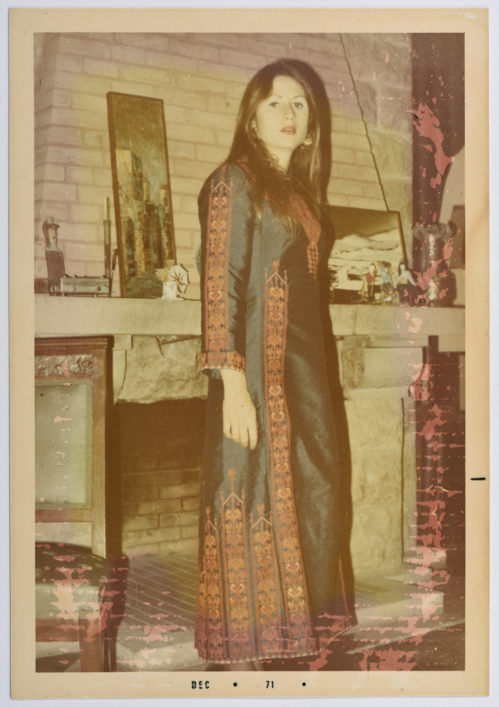 مطرزات فلسطينية تراثية من انتاج انعاش المخيم