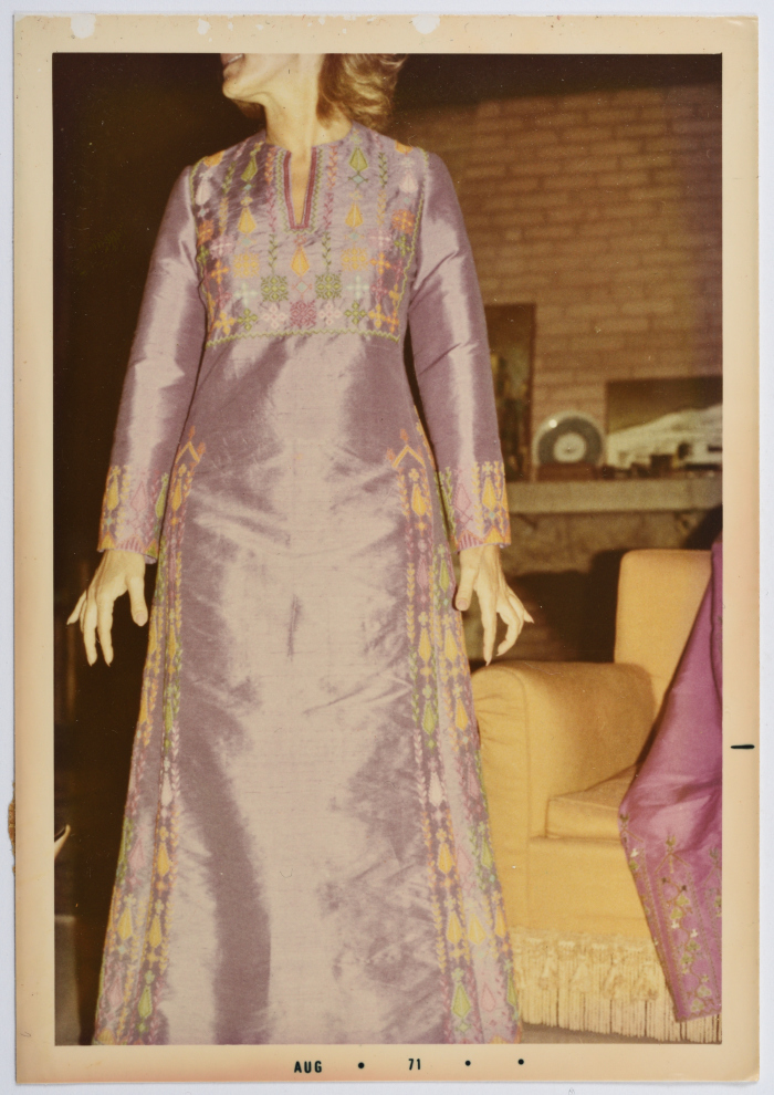 مطرزات فلسطينية تراثية من انتاج انعاش المخيم