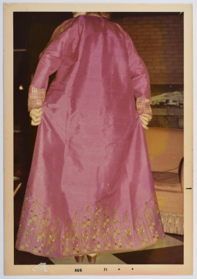 مطرزات فلسطينية تراثية من انتاج انعاش المخيم