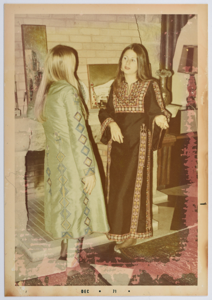 مطرزات فلسطينية تراثية من انتاج انعاش المخيم