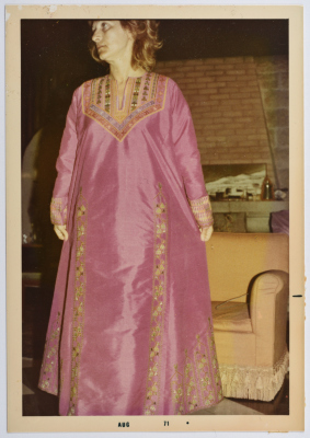 مطرزات فلسطينية تراثية من انتاج انعاش المخيم