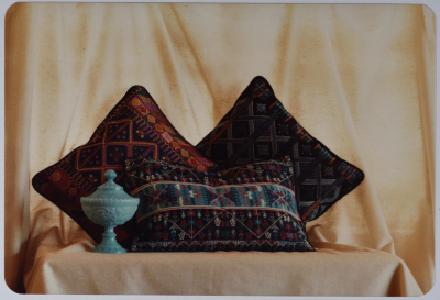 مطرزات فلسطينية تراثية من انتاج انعاش المخيم