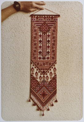 مطرزات فلسطينية تراثية من انتاج انعاش المخيم