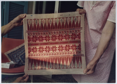 مطرزات فلسطينية تراثية من انتاج انعاش المخيم