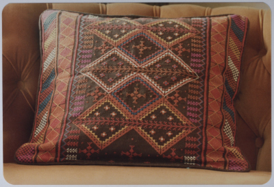 مطرزات فلسطينية تراثية من انتاج انعاش المخيم