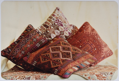 مطرزات فلسطينية تراثية من انتاج انعاش المخيم