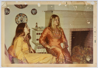 مطرزات فلسطينية تراثية من انتاج انعاش المخيم