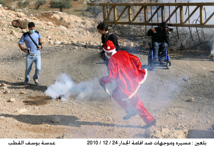 مسيرة ومواجهات مجموعة من الاشخاص ضد اقامة الجدار في بلعين 