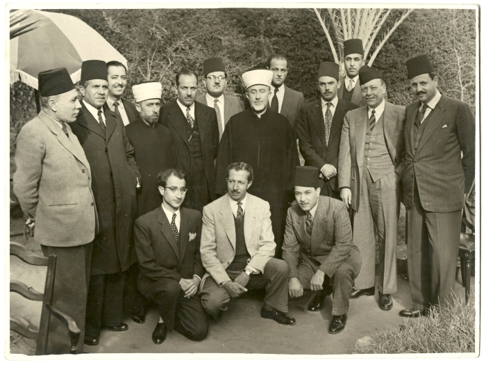 وفد فلسطيني يزور الحاج أمين الحسيني، القاهرة، 1946