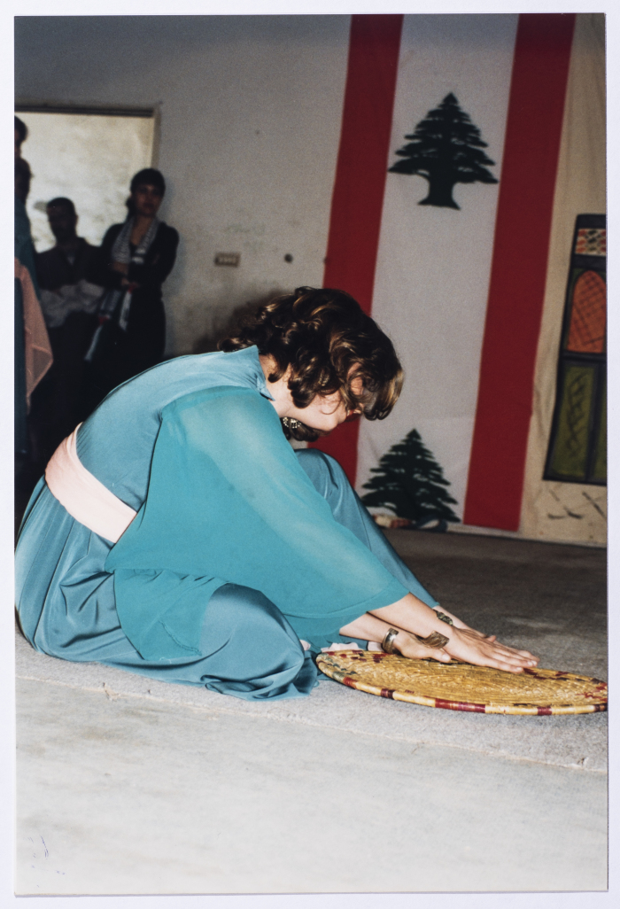 فرقة الفنون الشعبية  في مخيم عين الحلوة/لبنان عرض 