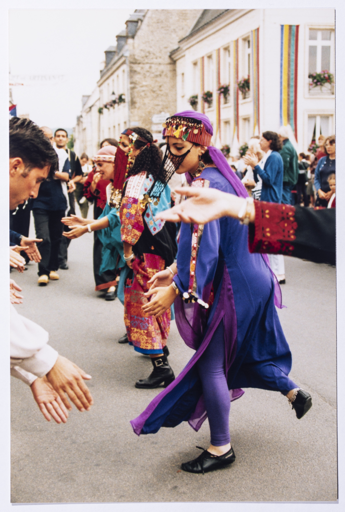 فرقة الفنون الشعبية في فرنسا عرض 