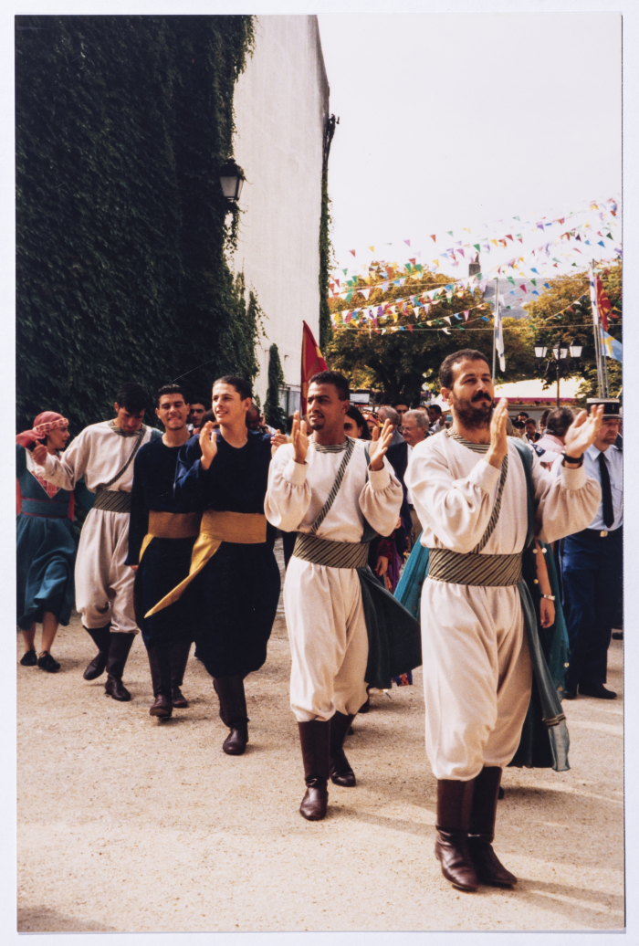 فرقة الفنون الشعبية في فرنسا عرض 