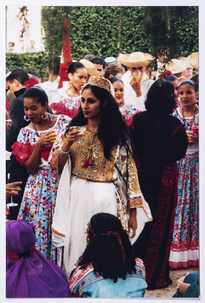 فرقة الفنون الشعبية في فرنسا عرض 