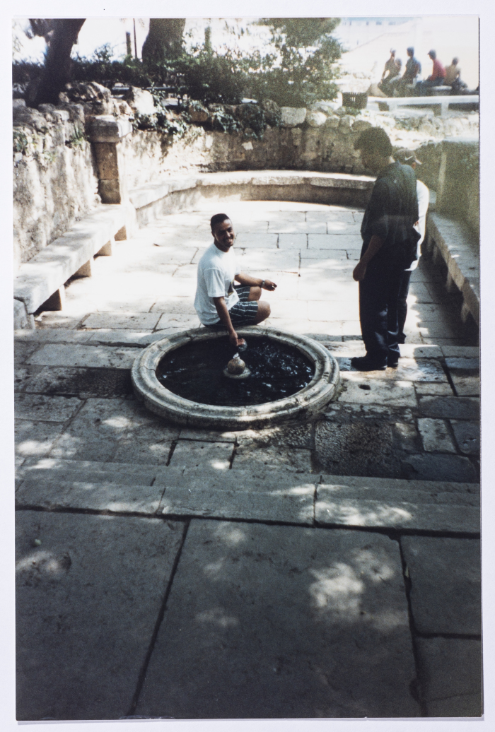 لمحة من جولة فرقة الفنون الشعبية في لشبونة، البرتغال، 1998
