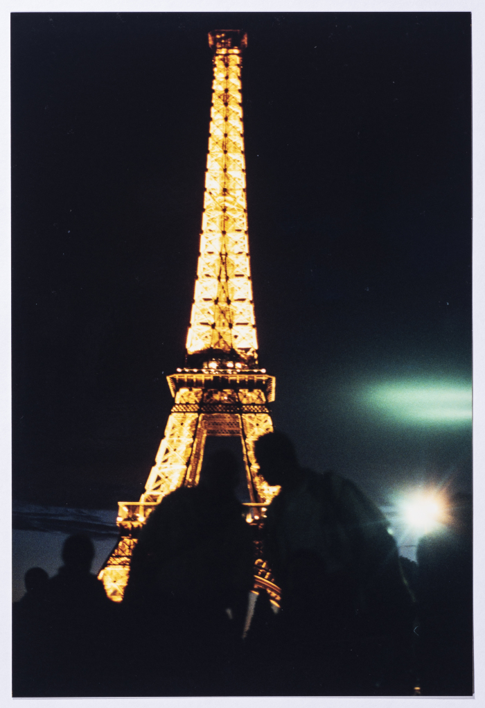 براعم الفنون الشعبية في فرنسا تقدم لوحات فنية راقصة 