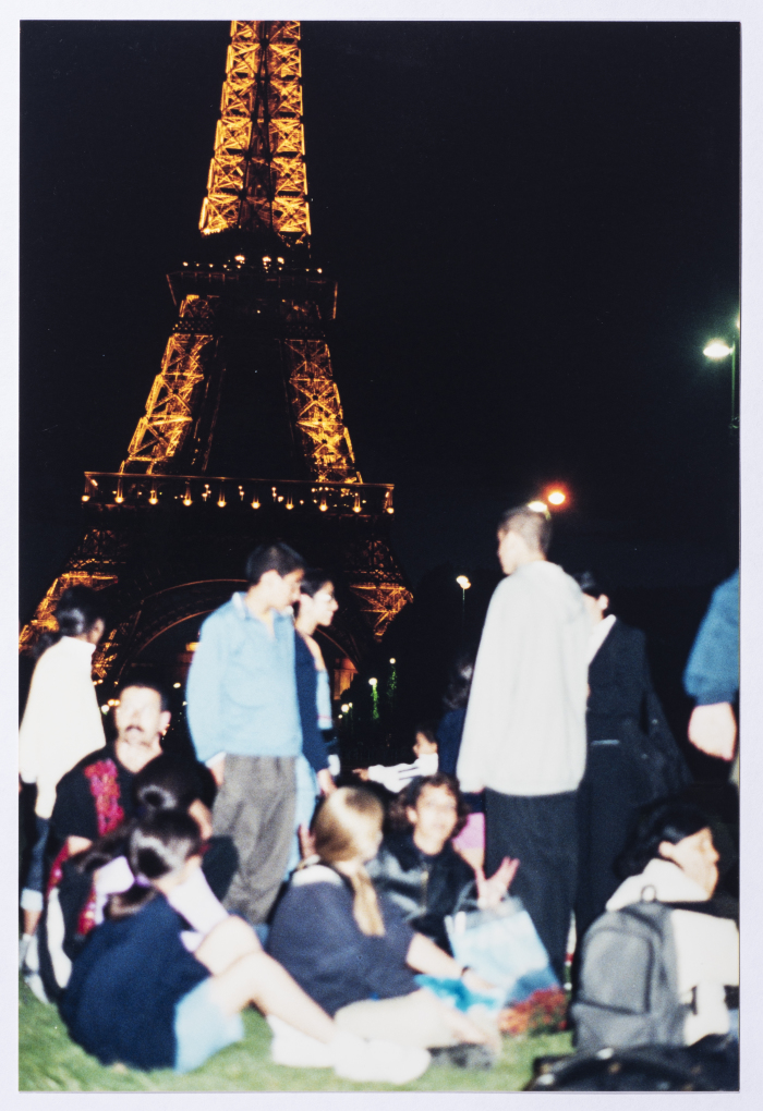 براعم الفنون الشعبية في فرنسا تقدم لوحات فنية راقصة 