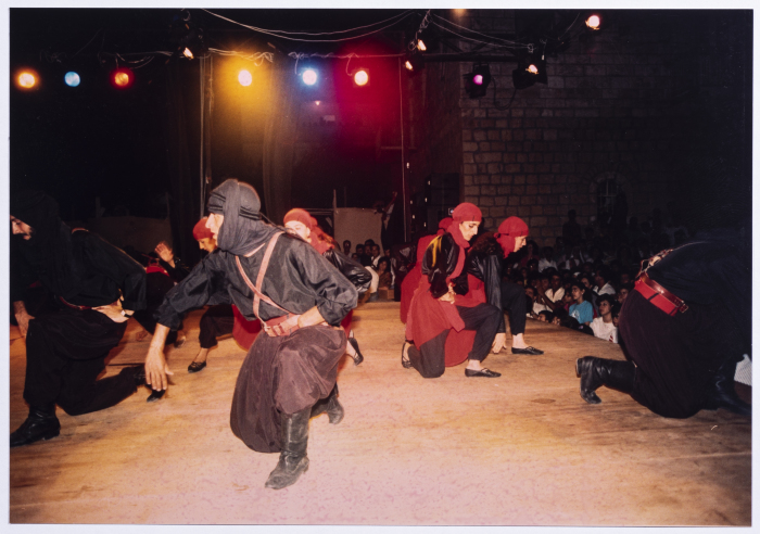 عروض راقصة لفرقة الفنون الشعبية، بيرزيت، 1990-1992