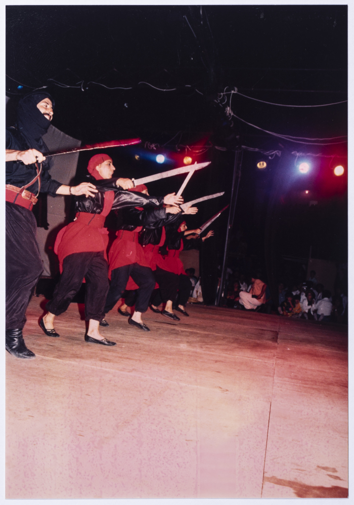 براعم فرقة الفنون الشعبية  في نادي بيرزيت تقدم لوحات فنية راقصة 