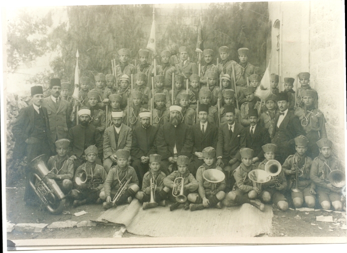 كشافة وهيئة تدريس كلية روضة المعارف الوطنية، القدس، 1921