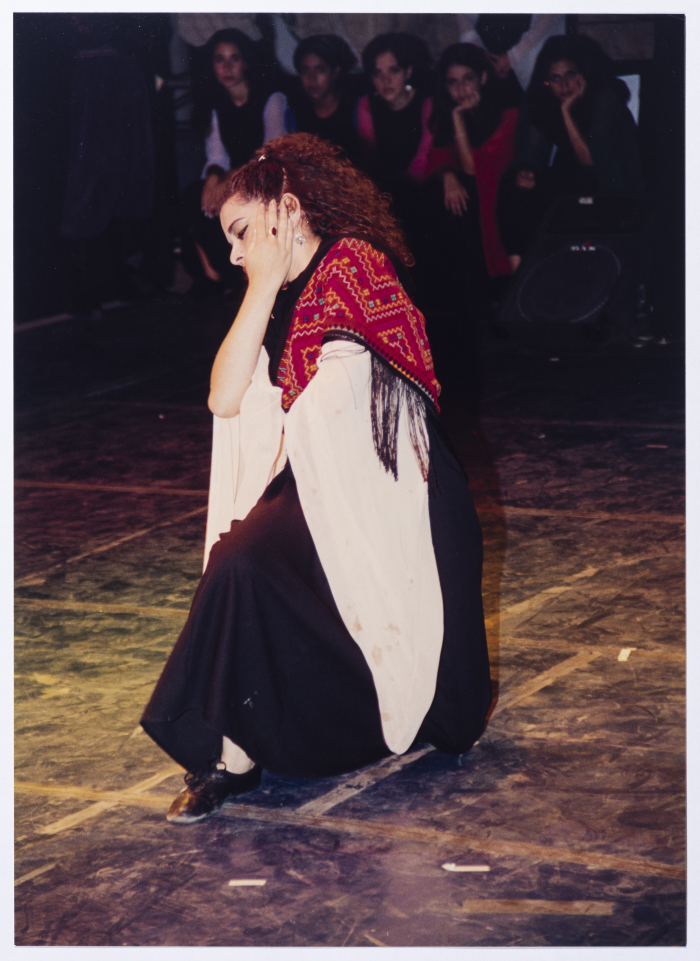 فرقة الفنون الشعبية في جامعة بيرزيت تقّدم لوحات فنية راقصة