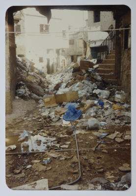نفايات متراكمة، مخيم شاتيلا، 1986