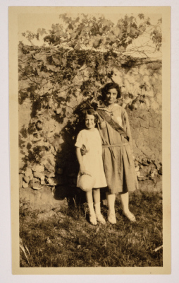 Ellen Manṣur and a Child