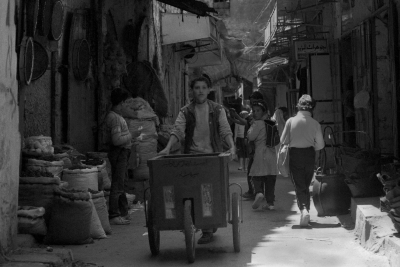  بائع يجر العربة في البلدة القديمة، الخليل، 1987