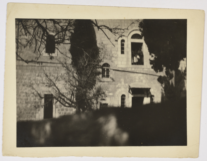 مبنى تابع لمدارس الفرندز