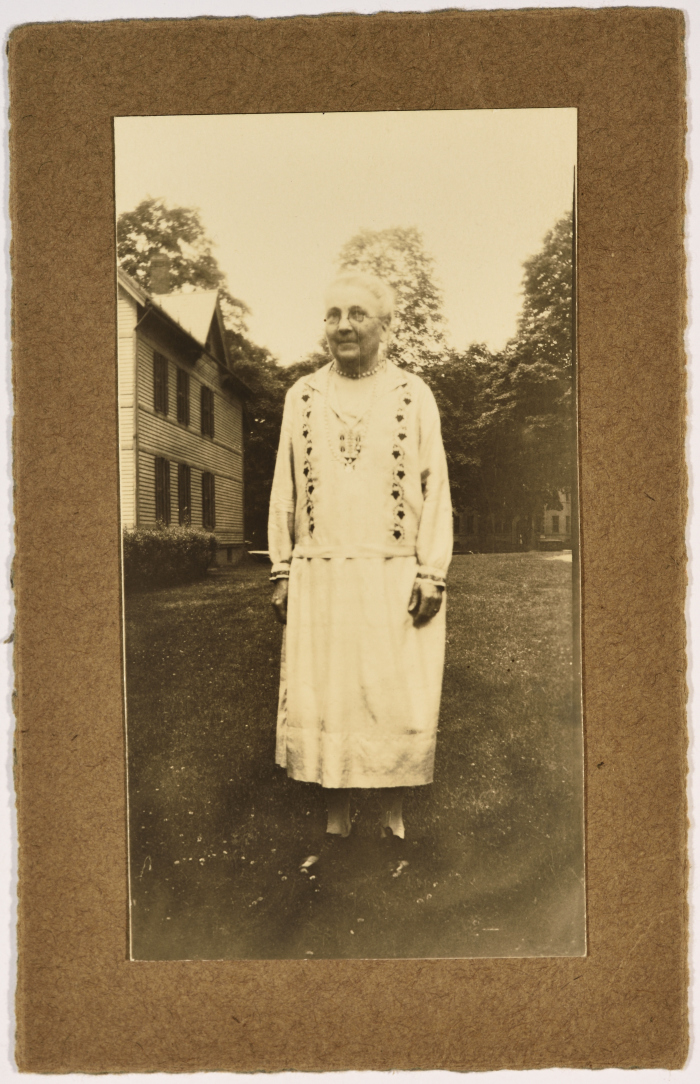 إحدى مدرسات مدرسة الفرندز