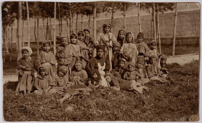 طالبات الإبتدائية في مدرسة الفرندز