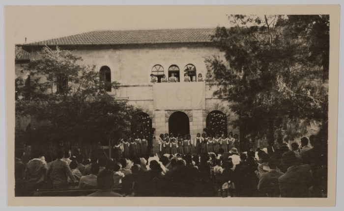 طالبات مدرسة الفرندز عام 1938