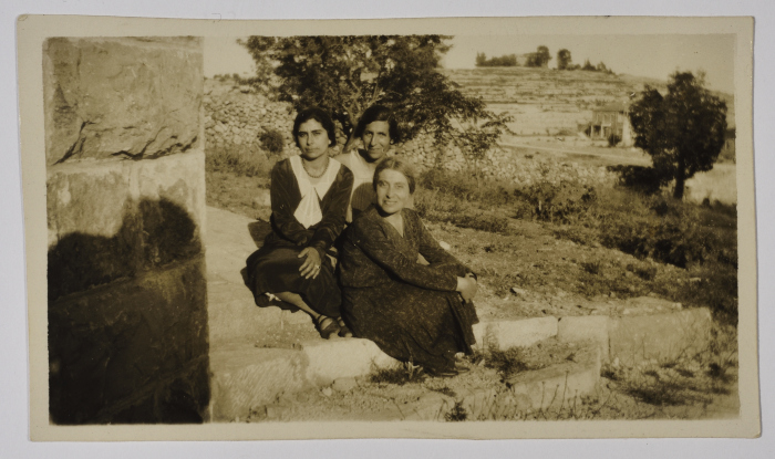 فيكتوريا حنوش وأمينة معلوف وأخرى