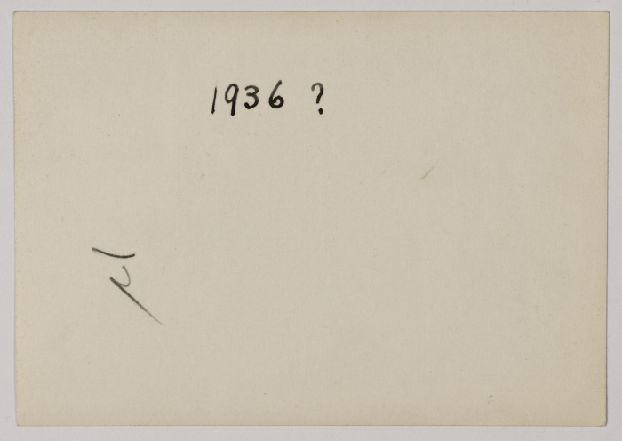 مجموعة من طالبات مدرسة الفرندز