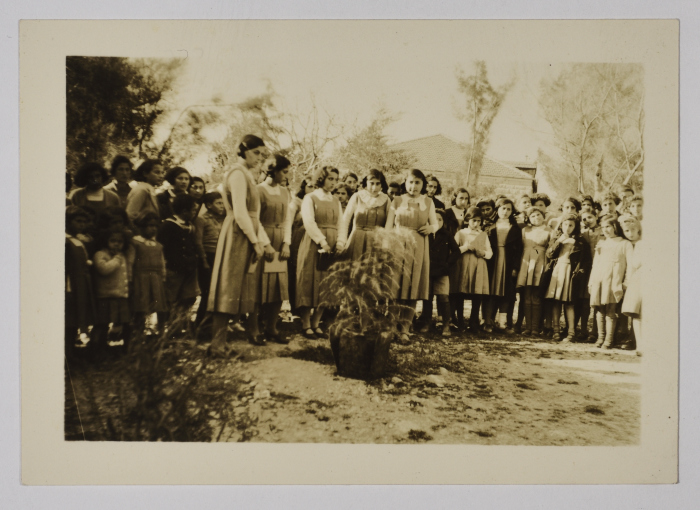 The Friends Girls' School Students 
