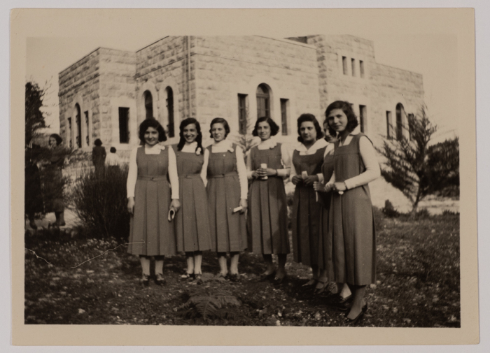 خريجات العام 1935 لمدرسة الفرندز 