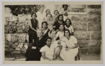 بعض موظفات مدرسة الفرندز 