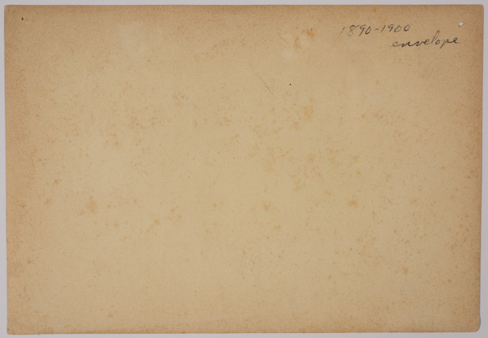 جزء من ساحة وأحد مباني الفرندز