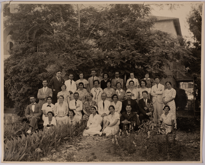  موظفي مدارس الفرندز