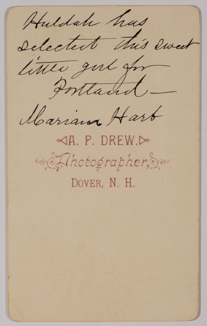 طفلة من مدرسة الفرندز للبنات