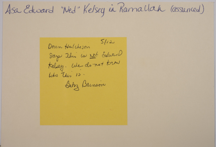 إدوارد كيلسي يركب جَمَل