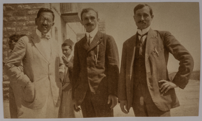 خليل طوطح وألكساندر معلوف وأخر